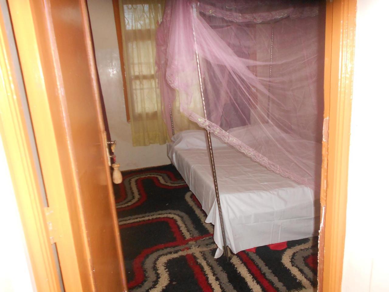 Mountain View Self Catering Guesthouse & Hostel Kisumu Esterno foto