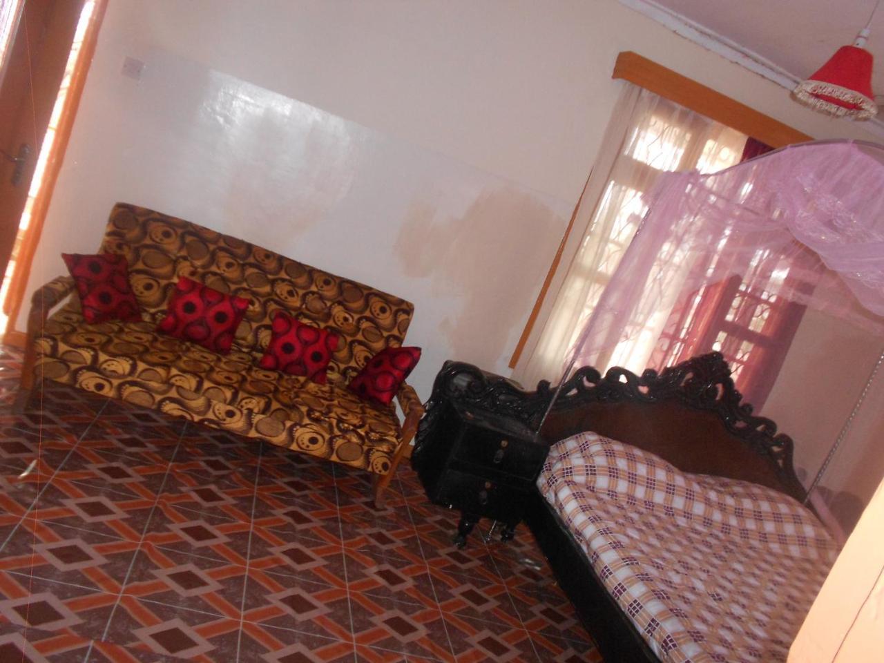 Mountain View Self Catering Guesthouse & Hostel Kisumu Esterno foto