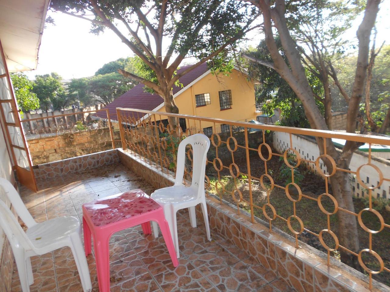 Mountain View Self Catering Guesthouse & Hostel Kisumu Esterno foto