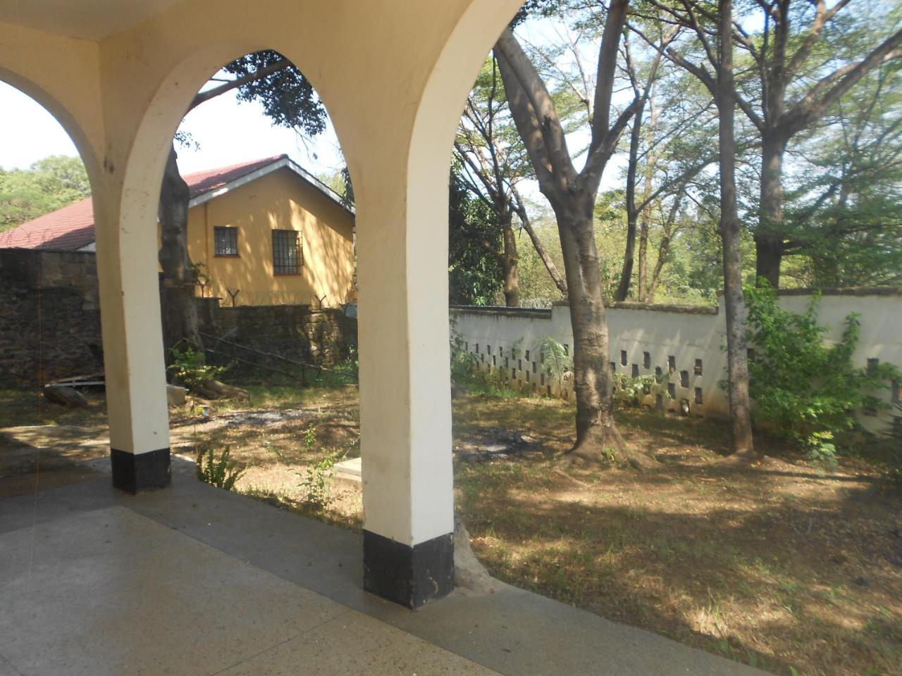 Mountain View Self Catering Guesthouse & Hostel Kisumu Esterno foto