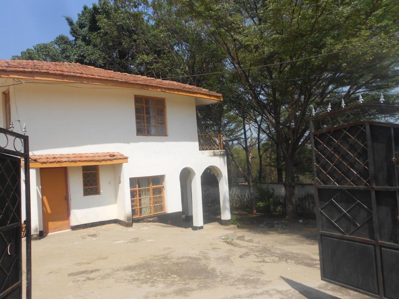 Mountain View Self Catering Guesthouse & Hostel Kisumu Esterno foto