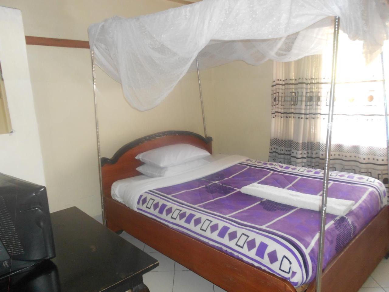 Mountain View Self Catering Guesthouse & Hostel Kisumu Esterno foto